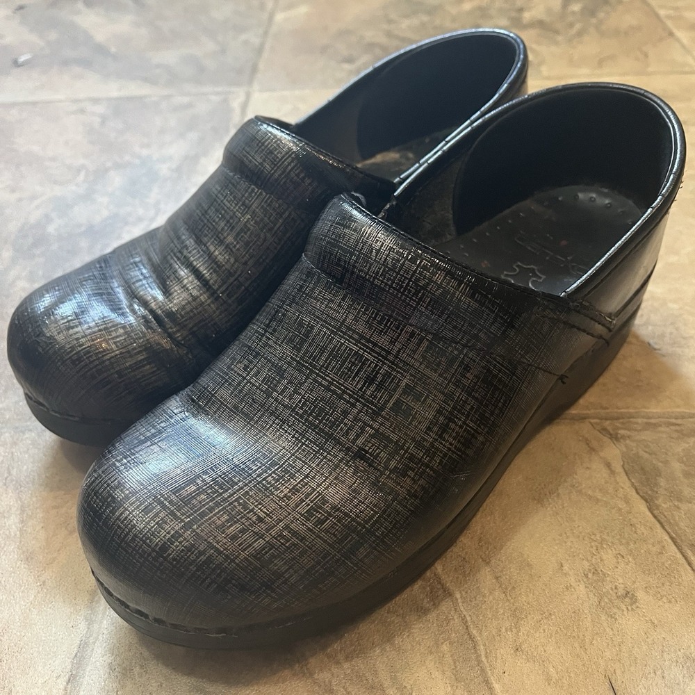 Dansko Professional Linen Patent Black Leather Clogs Slip On Women 37 US 6.5-7
